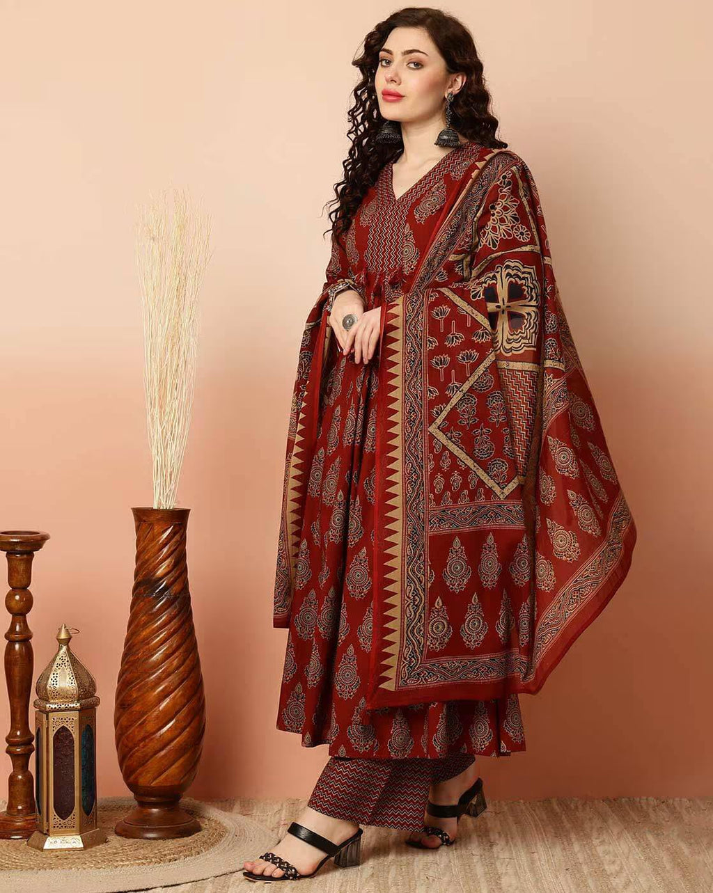 KLOSIA Women Viscose Printed Kurta Pant Dupatta Set