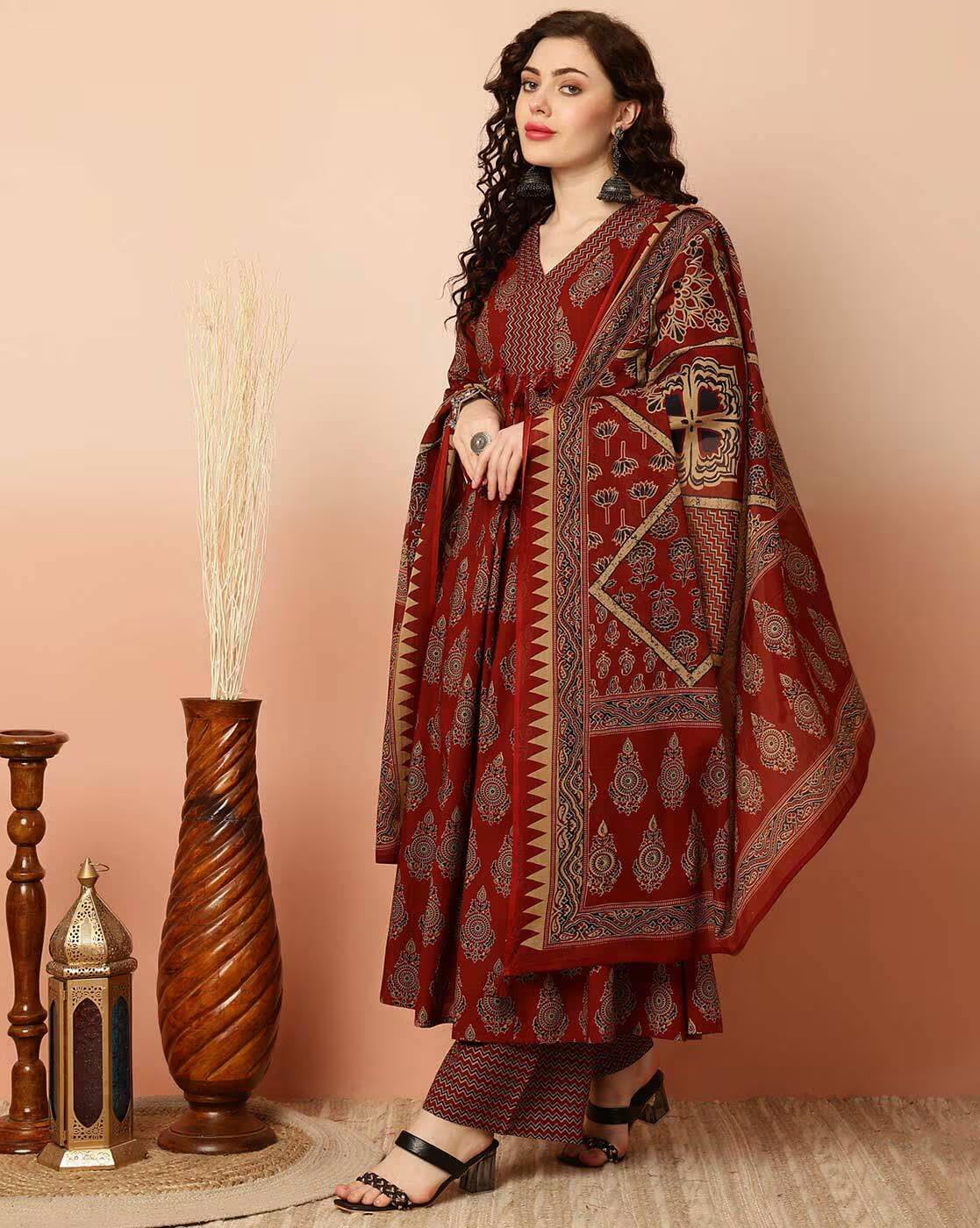 KLOSIA Women Viscose Printed Kurta Pant Dupatta Set
