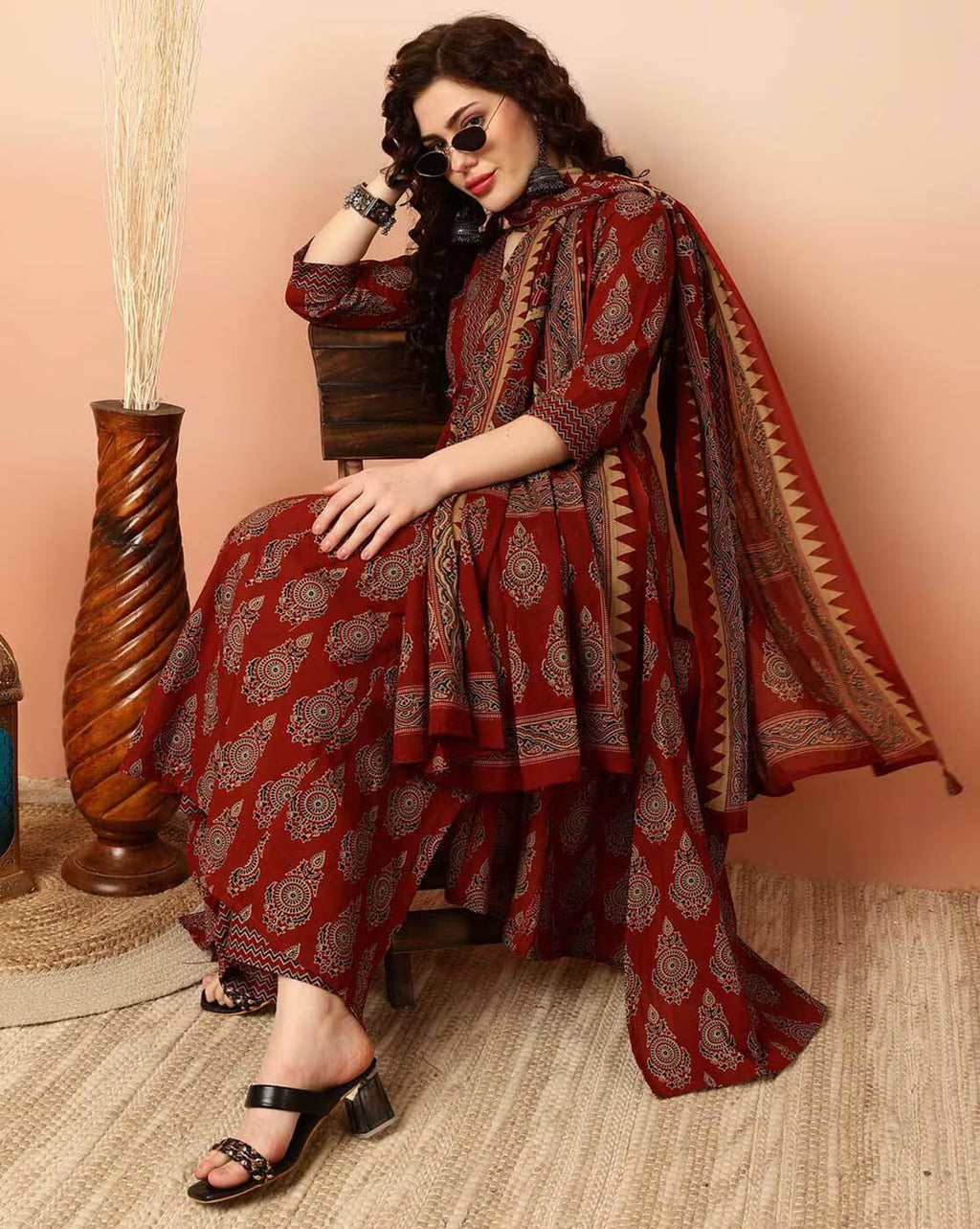 KLOSIA Women Viscose Printed Kurta Pant Dupatta Set