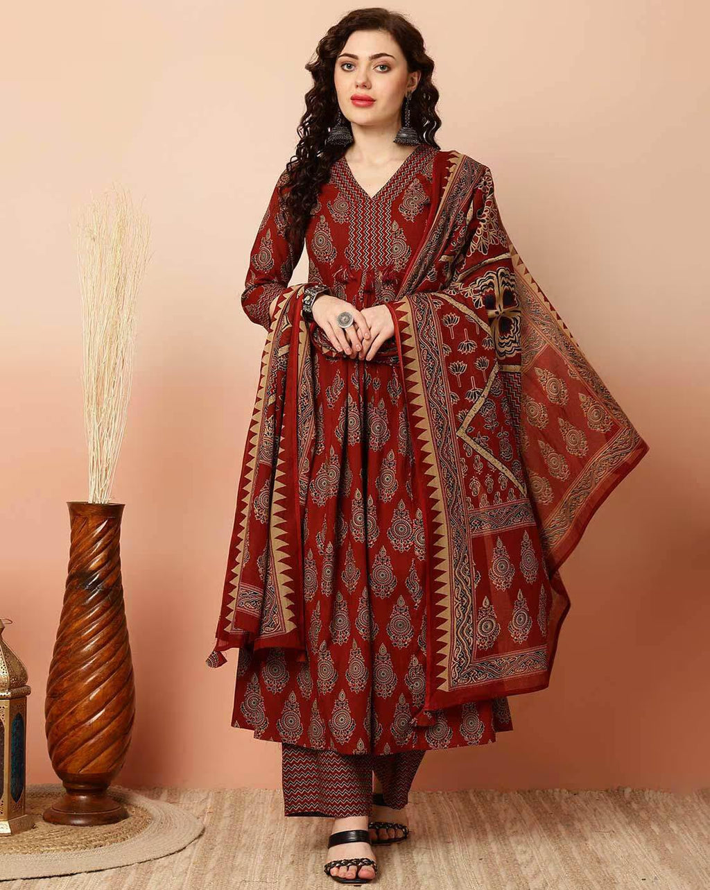 KLOSIA Women Viscose Printed Kurta Pant Dupatta Set