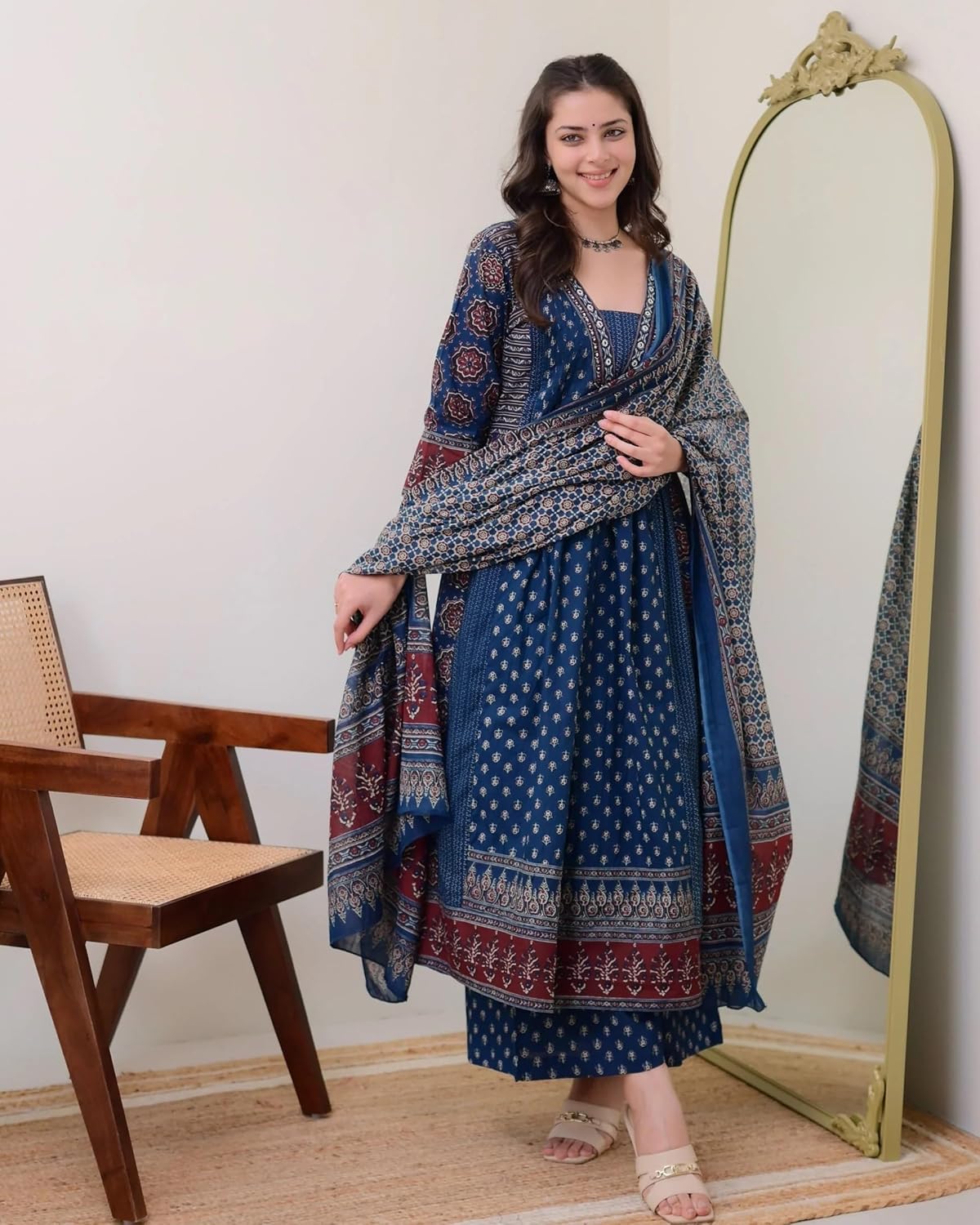 KLOSIA Women Printed Anarkali Kurta and Pant Set with Dupatta